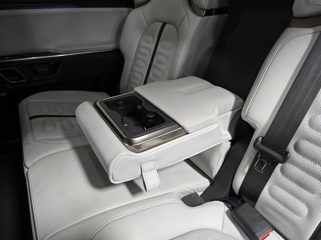 Used 2023 Rivian R1S Launch Edition image 31