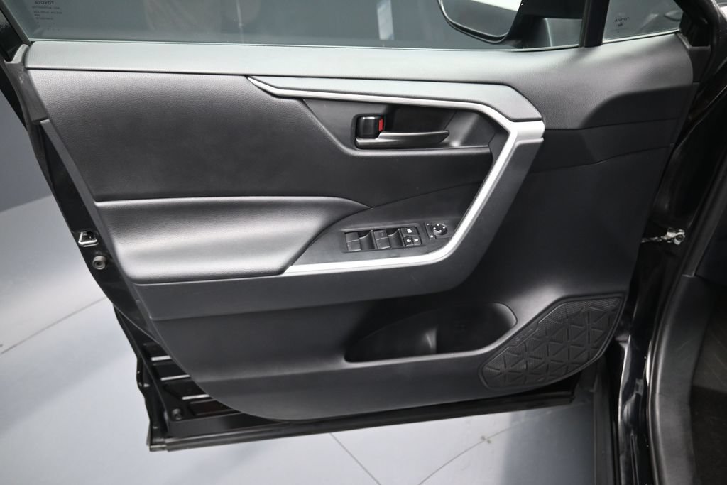Certified 2020 Toyota RAV4 LE w/ Carpet Mat Package AWD/4WD image 10
