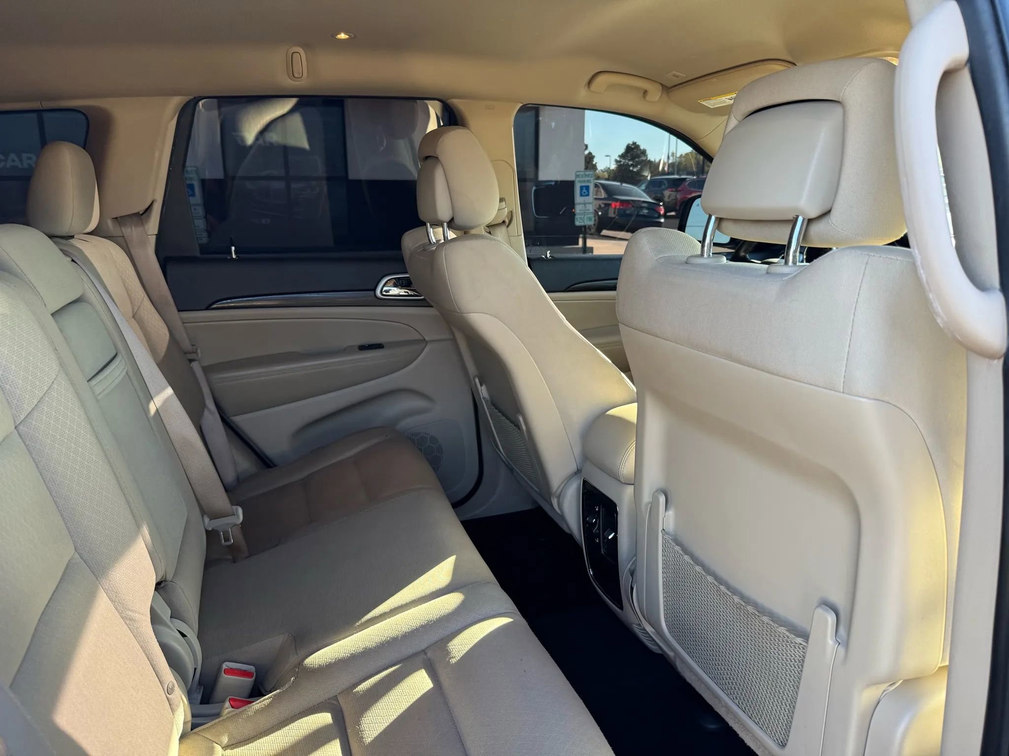 Used 2021 Jeep Grand Cherokee Laredo image 24