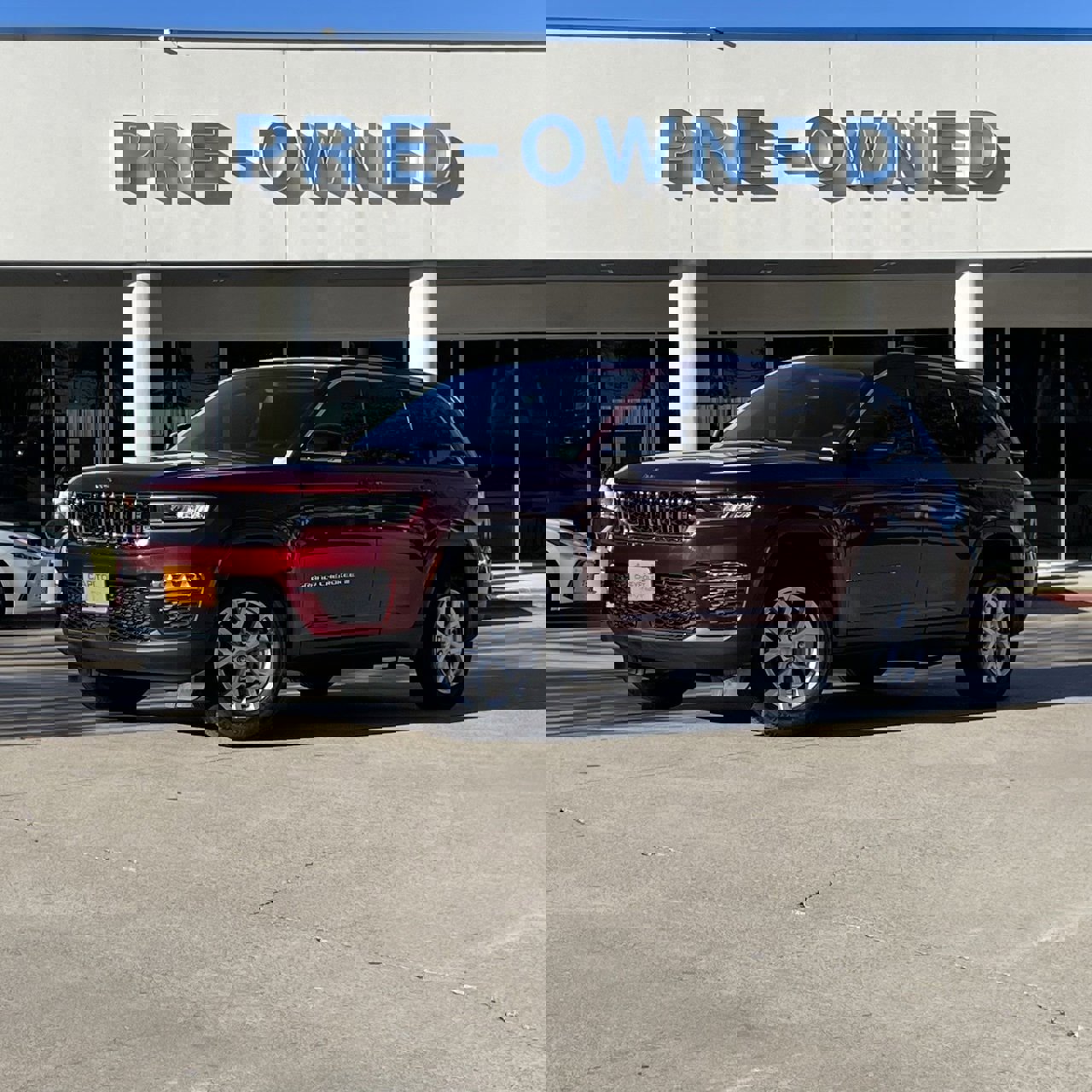 Used 2023 Jeep Grand Cherokee Limited image 2