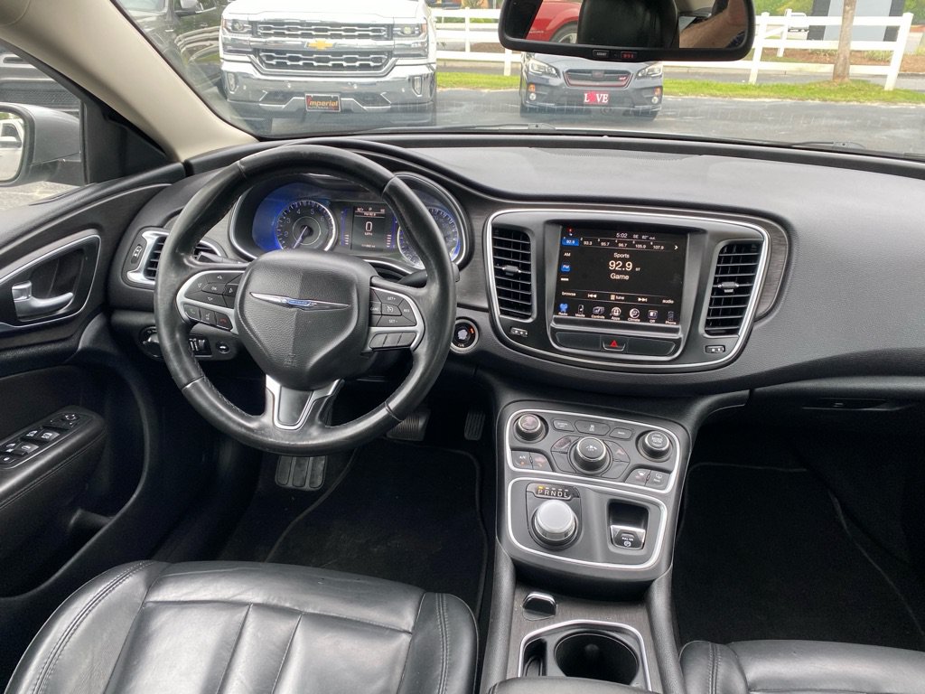 Used 2017 Chrysler 200 Limited Platinum FWD image 12