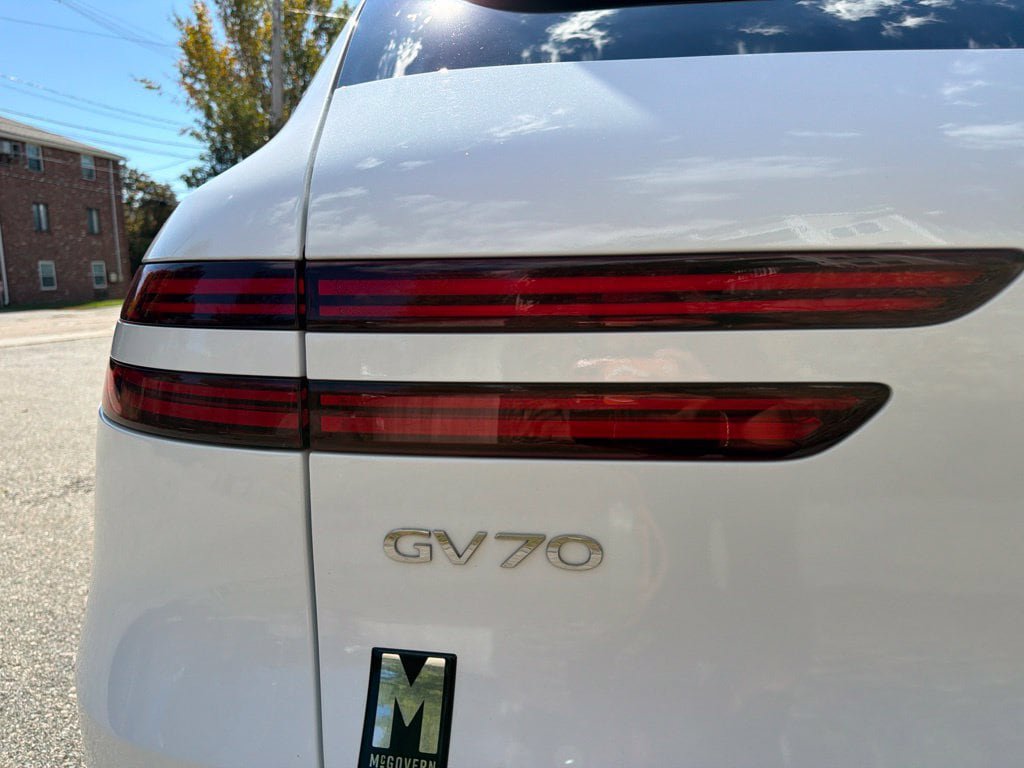 Used 2022 Genesis GV70 2.5T w/ Select Package AWD/4WD image 12