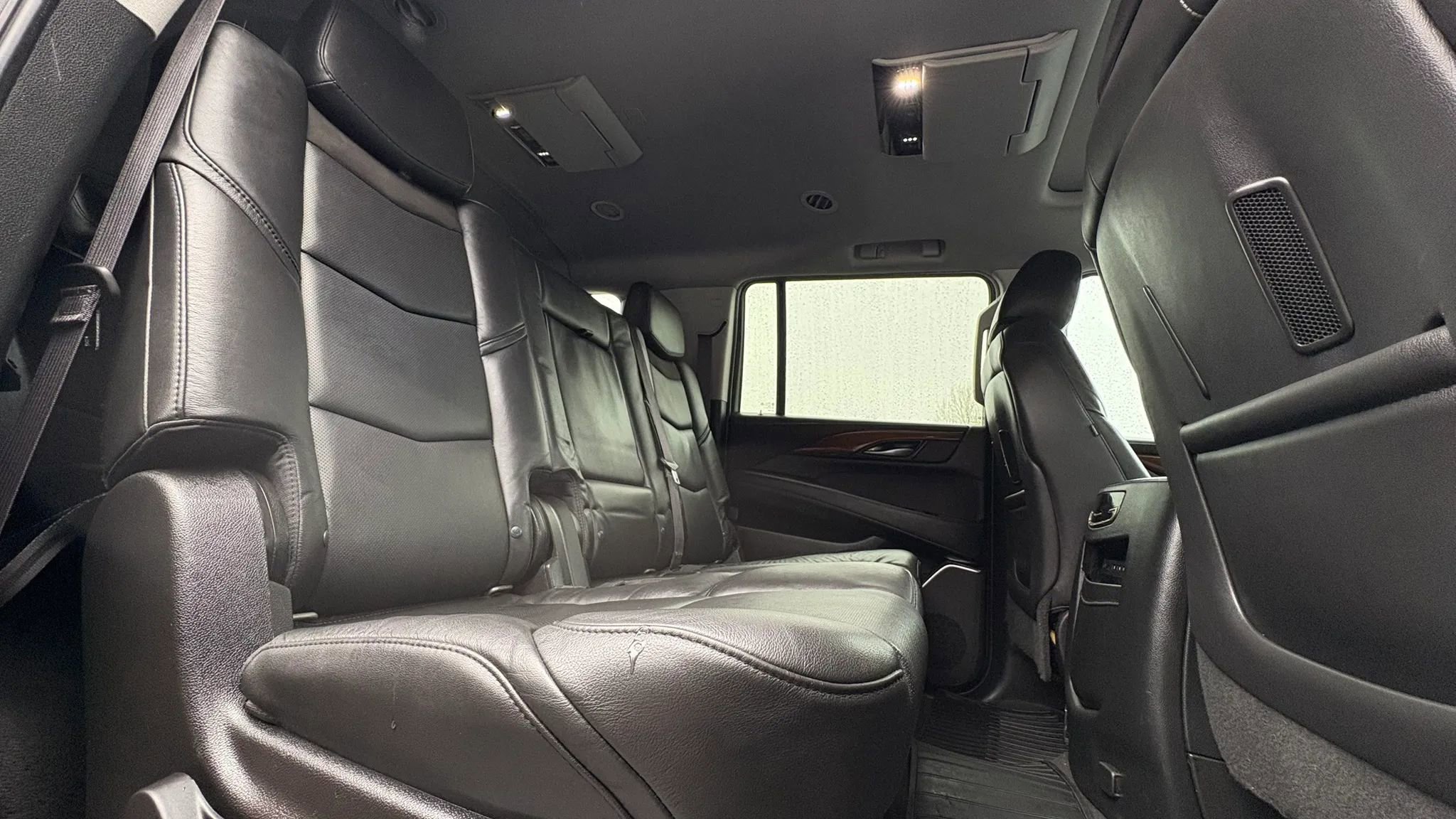 Used 2017 Cadillac Escalade ESV Luxury AWD/4WD image 31