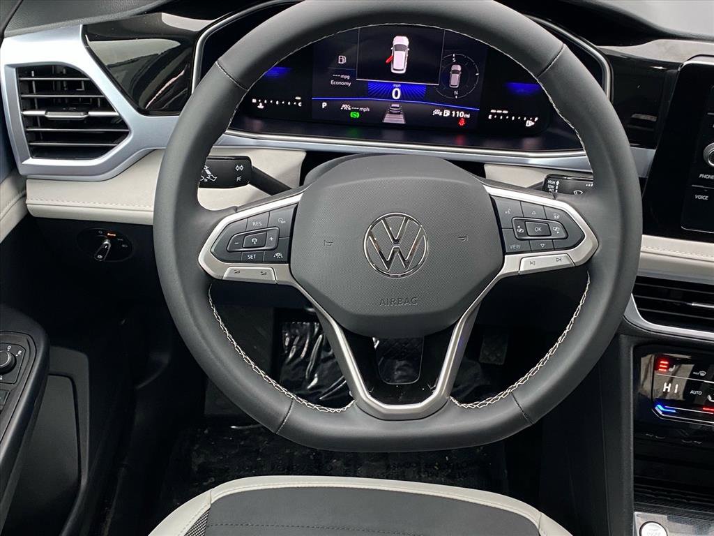 Used 2025 Volkswagen Taos SE image 7