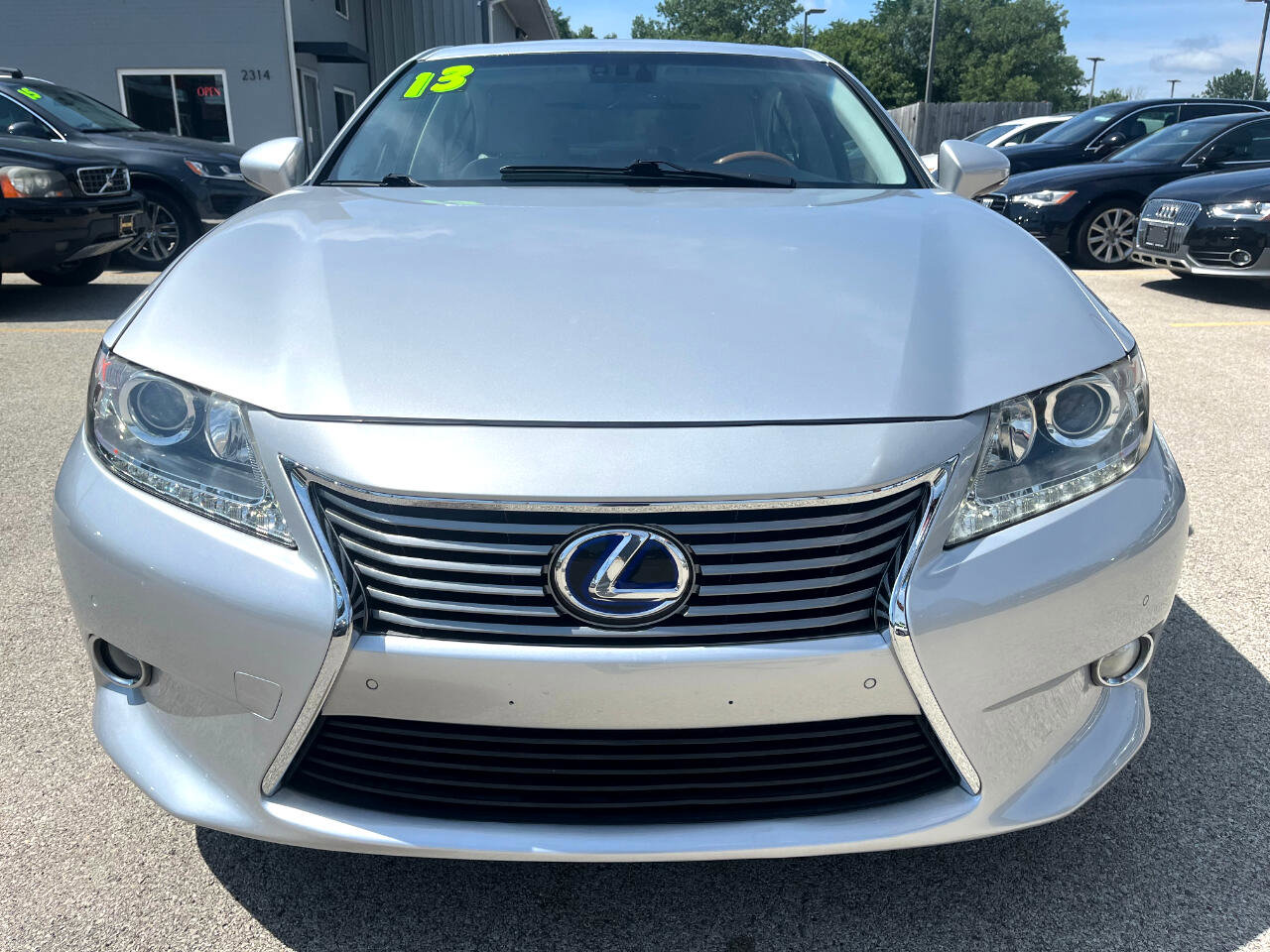 Used 2013 Lexus ES 300h image 8