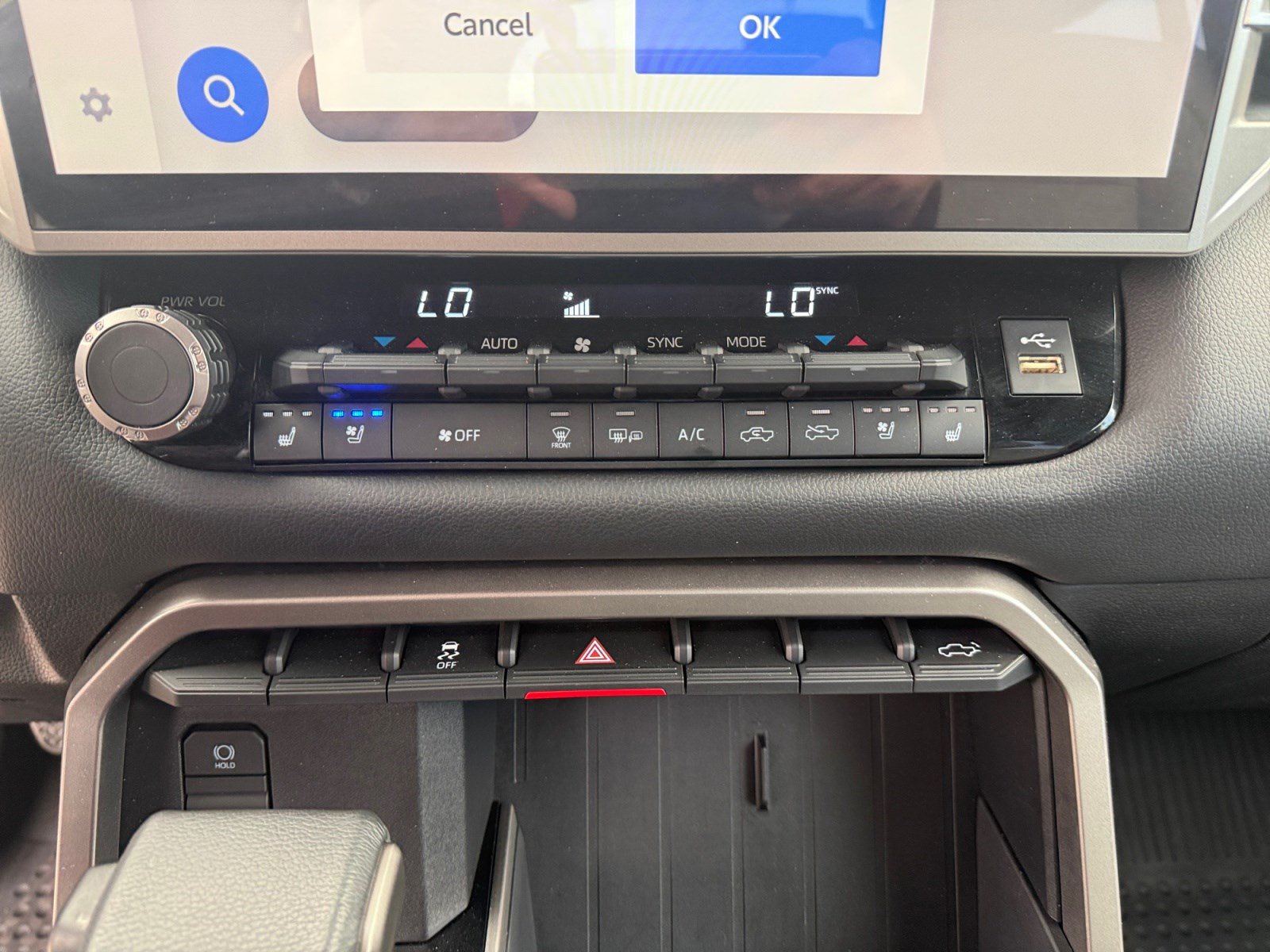 Used 2025 Toyota Tundra Limited AWD/4WD image 12