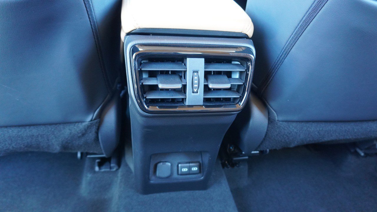 Used 2025 Lexus NX 250 FWD w/ Towing Package (2000 Lbs) image 32