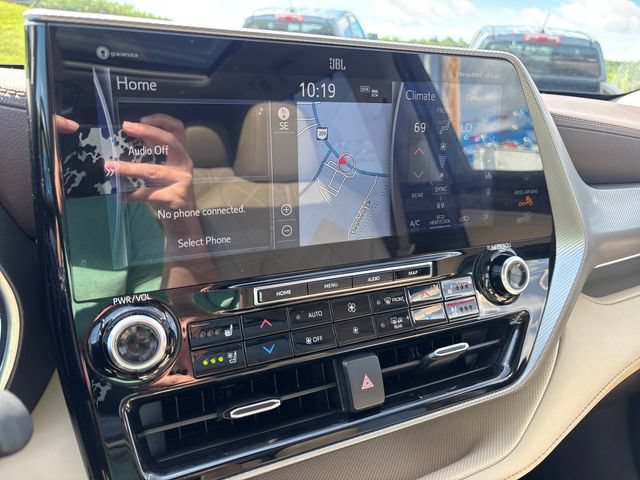 Used 2022 Toyota Highlander Platinum AWD/4WD image 16