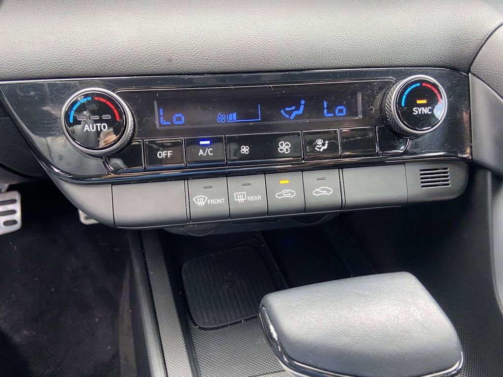 Certified 2025 Hyundai Elantra Sport image 22