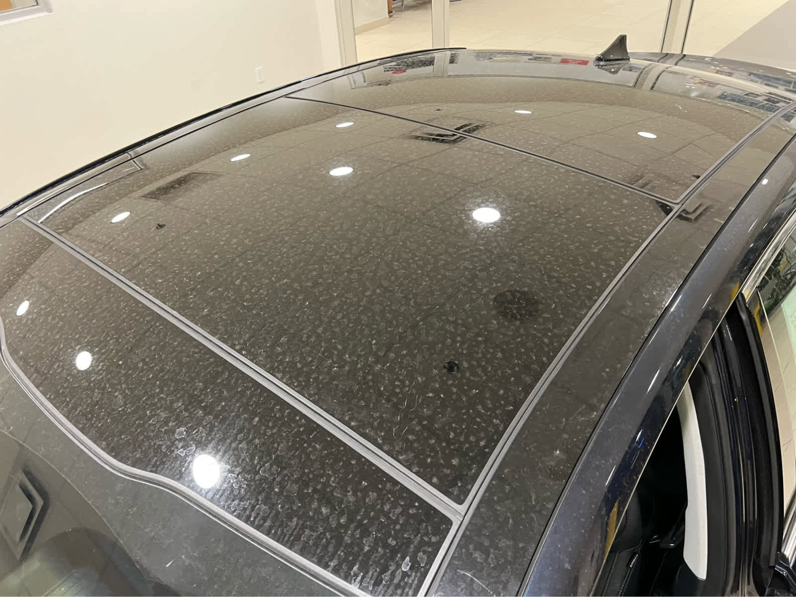 Used 2017 Kia Cadenza Premium w/ Luxury Package FWD image 13