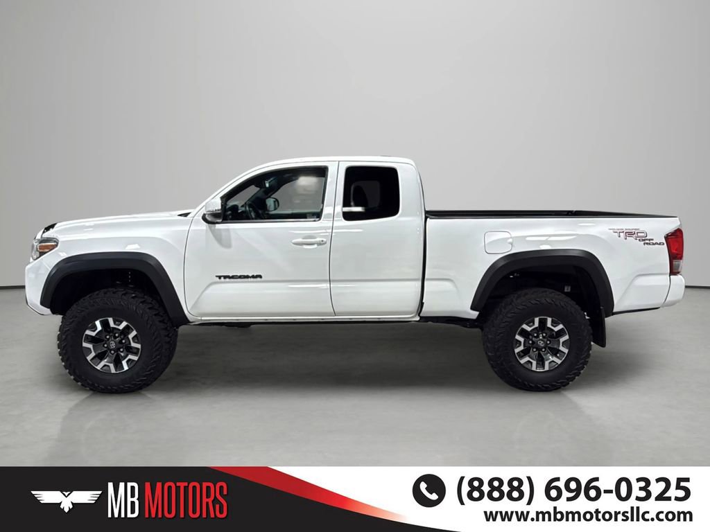 Used 2017 Toyota Tacoma TRD Off-Road AWD/4WD image 7
