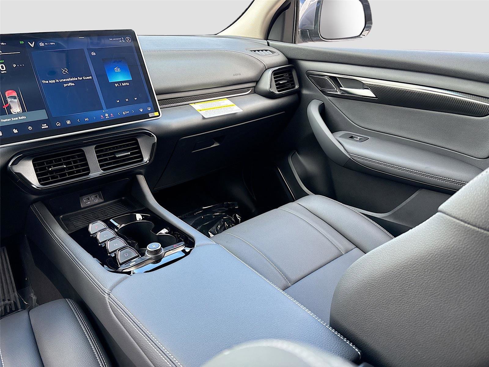 New 2025 VinFast VF 8 Eco image 22