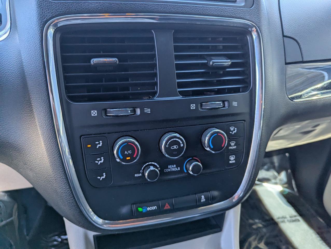 Used 2019 Dodge Grand Caravan SXT FWD image 20