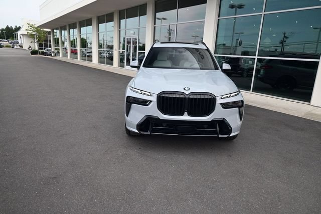 Used 2024 BMW X7 xDrive40i w/ Executive Package AWD/4WD image 4