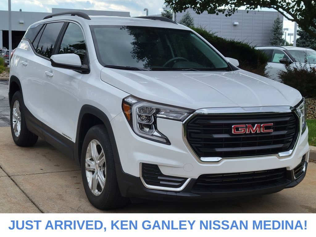 Used 2024 GMC Terrain SLE w/ Driver Convenience Package AWD/4WD image 1