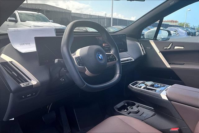 Used 2024 BMW iX xDrive50 w/ Premium Package AWD/4WD image 12
