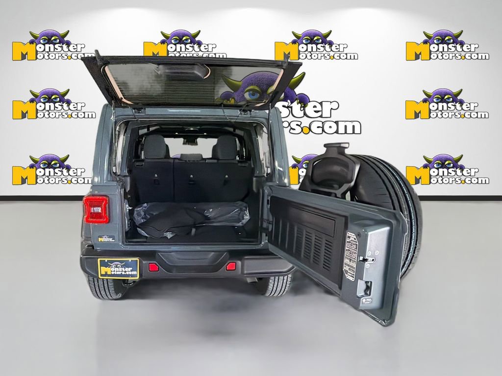 Used 2025 Jeep Wrangler Unlimited Sahara AWD/4WD image 29