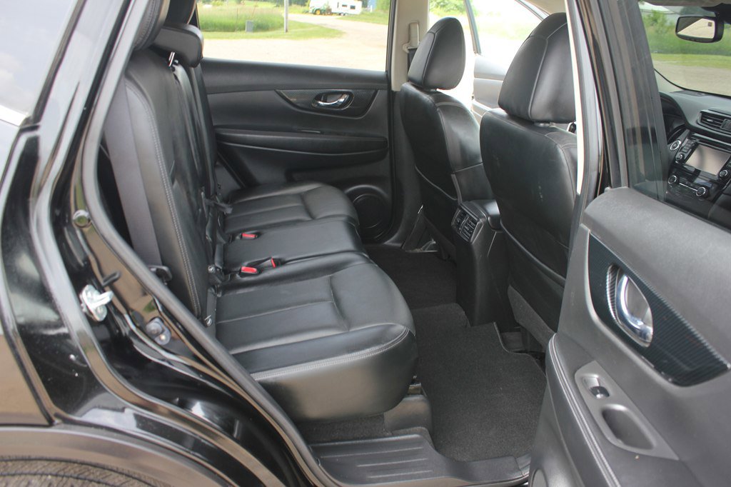 Used 2017 Nissan Rogue SL AWD/4WD image 37