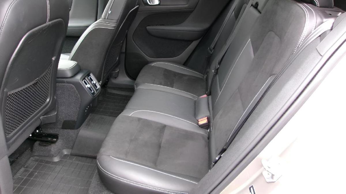 Used 2022 Volvo XC40 T5 R-Design w/ Advanced Package image 10