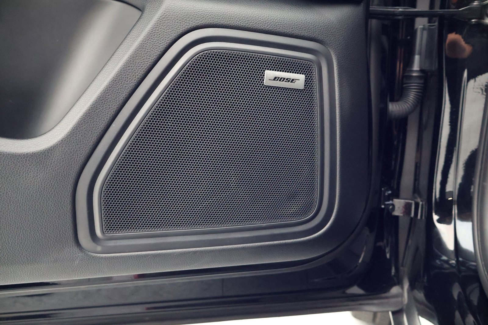 Certified 2025 Porsche Macan image 14