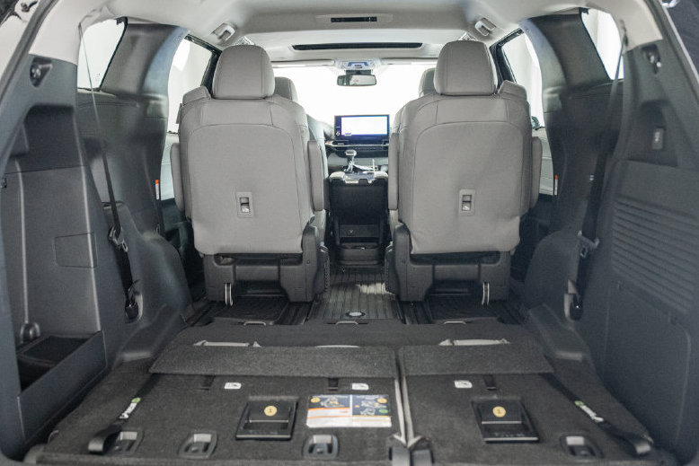New 2026 Toyota Sienna XLE AWD/4WD image 16