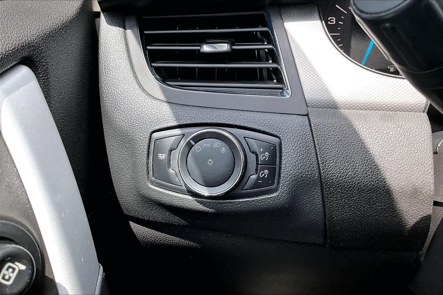 Used 2013 Ford Edge SEL FWD image 33