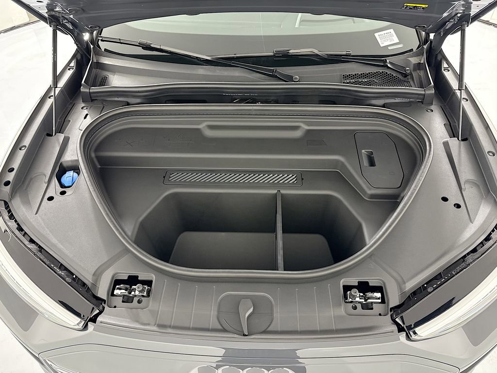 Used 2025 Audi Q6 e-tron Premium Plus image 32