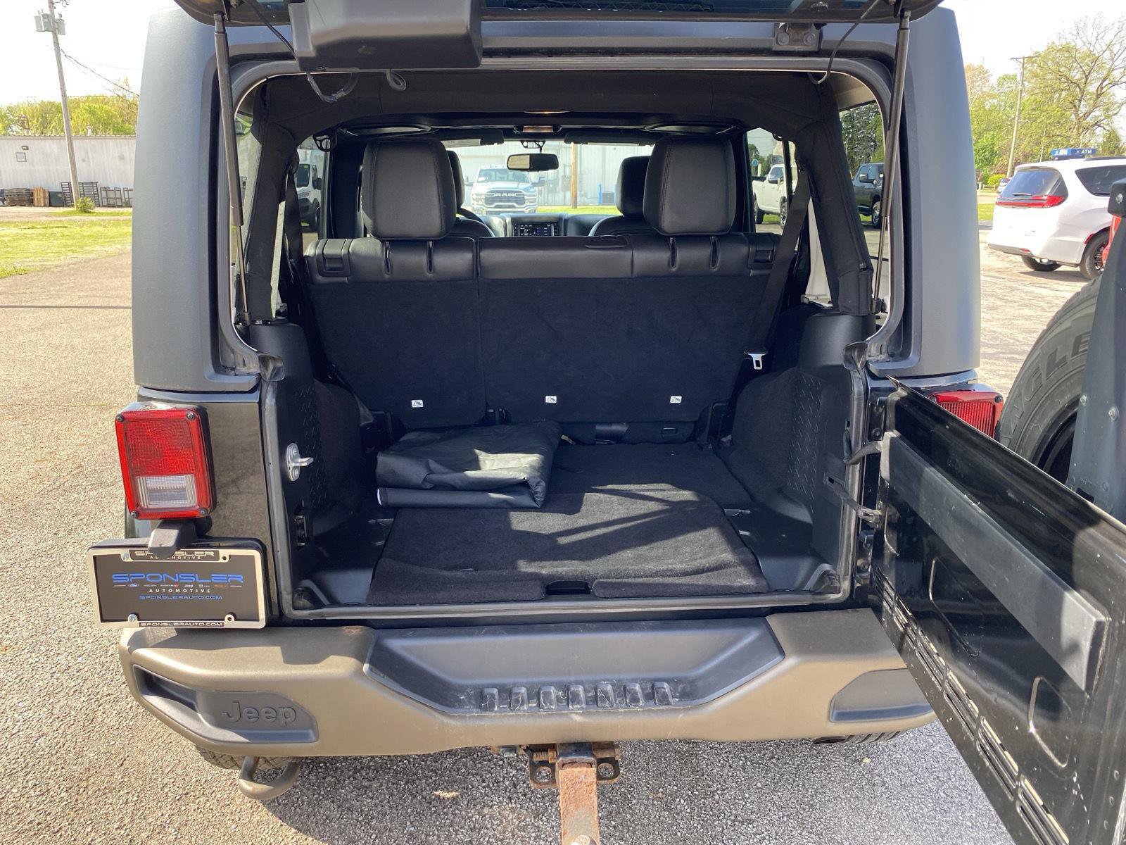Used 2016 Jeep Wrangler Unlimited Sahara AWD/4WD image 29