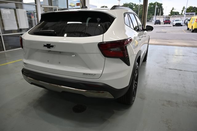 New 2026 Chevrolet Trax ACTIV w/ Sunroof Package FWD image 5