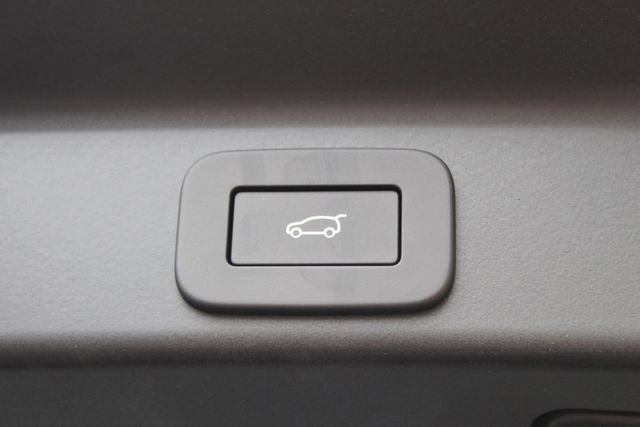 New 2026 Jaguar F-PACE R-Dynamic S image 22