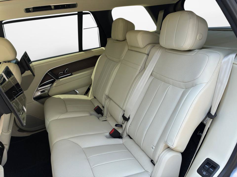 New 2026 Land Rover Range Rover Long Wheelbase SE AWD/4WD image 12