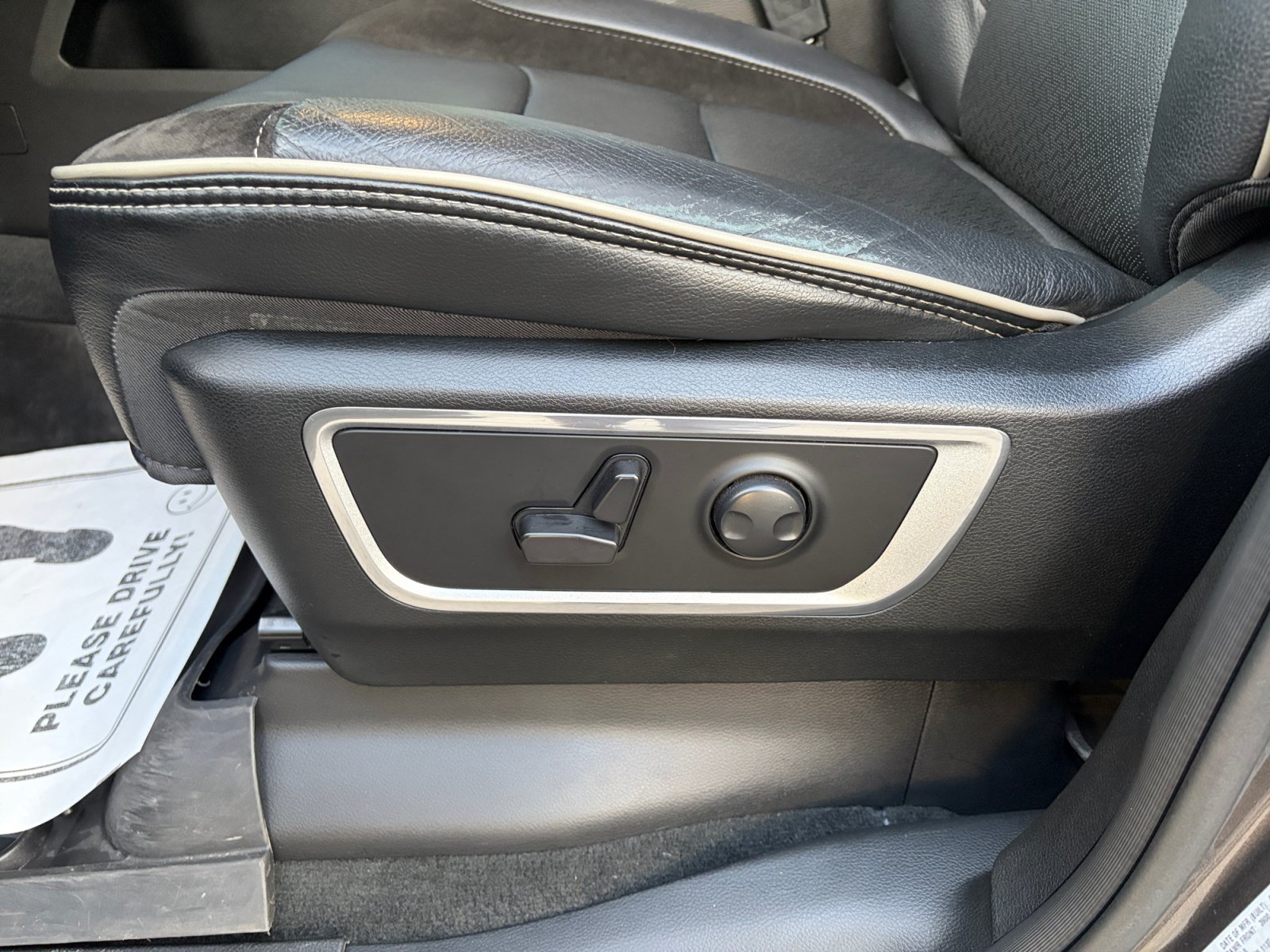 Used 2023 RAM 1500 Laramie AWD/4WD image 14