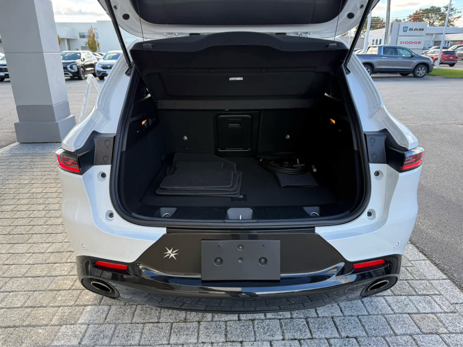 Used 2025 Dodge Hornet R/T w/ R/T Blacktop Package image 8