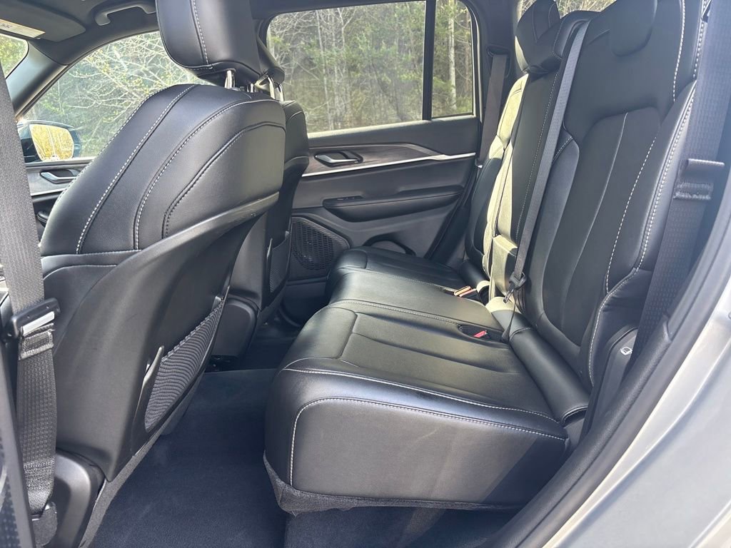 Used 2025 Jeep Grand Cherokee Limited image 13