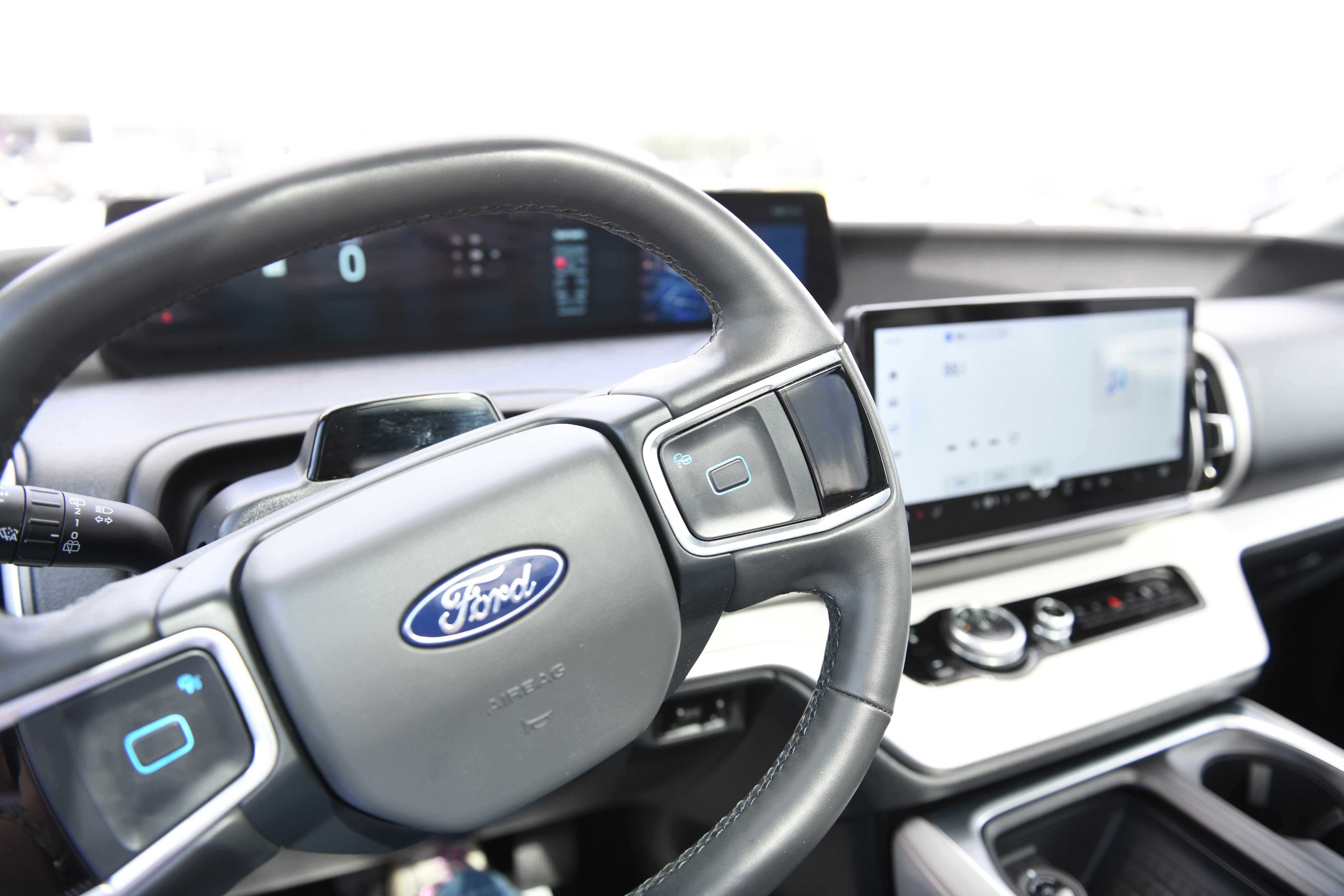 Used 2025 Ford Expedition Active image 26