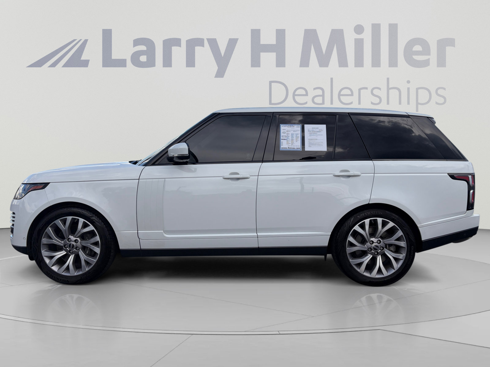 Used 2018 Land Rover Range Rover Supercharged AWD/4WD image 2