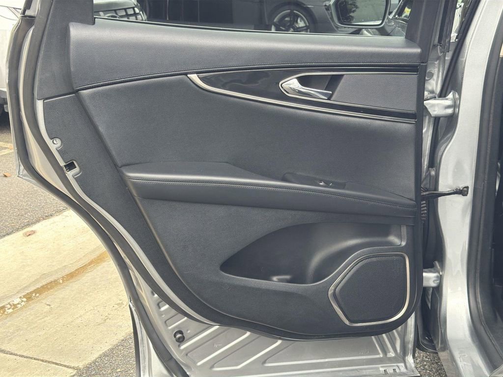 Used 2023 Lincoln Nautilus Reserve image 24