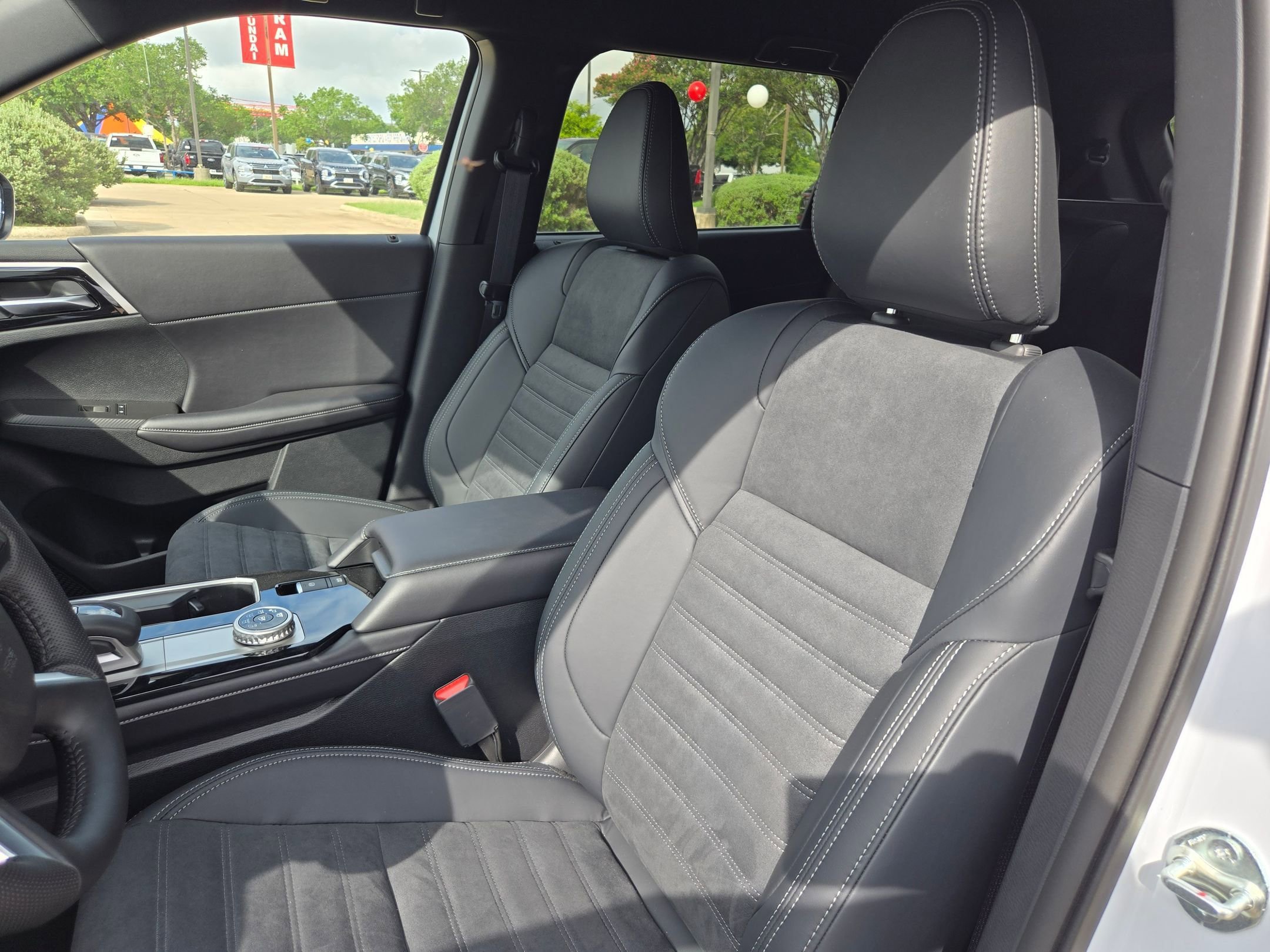 New 2026 Mitsubishi Outlander LE AWD/4WD image 10