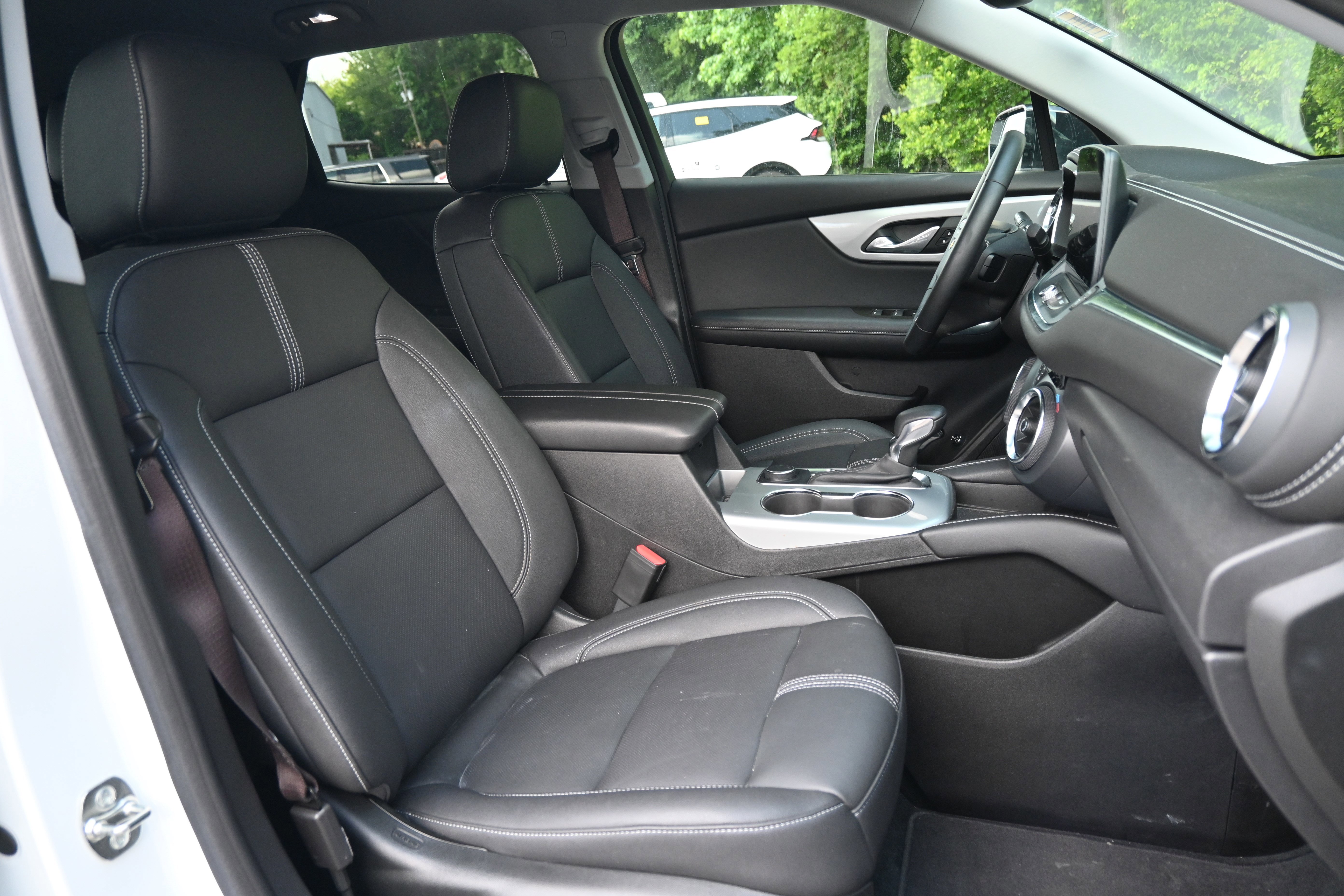 Used 2024 Chevrolet Blazer LT w/ Midnight/Sport Edition FWD image 33