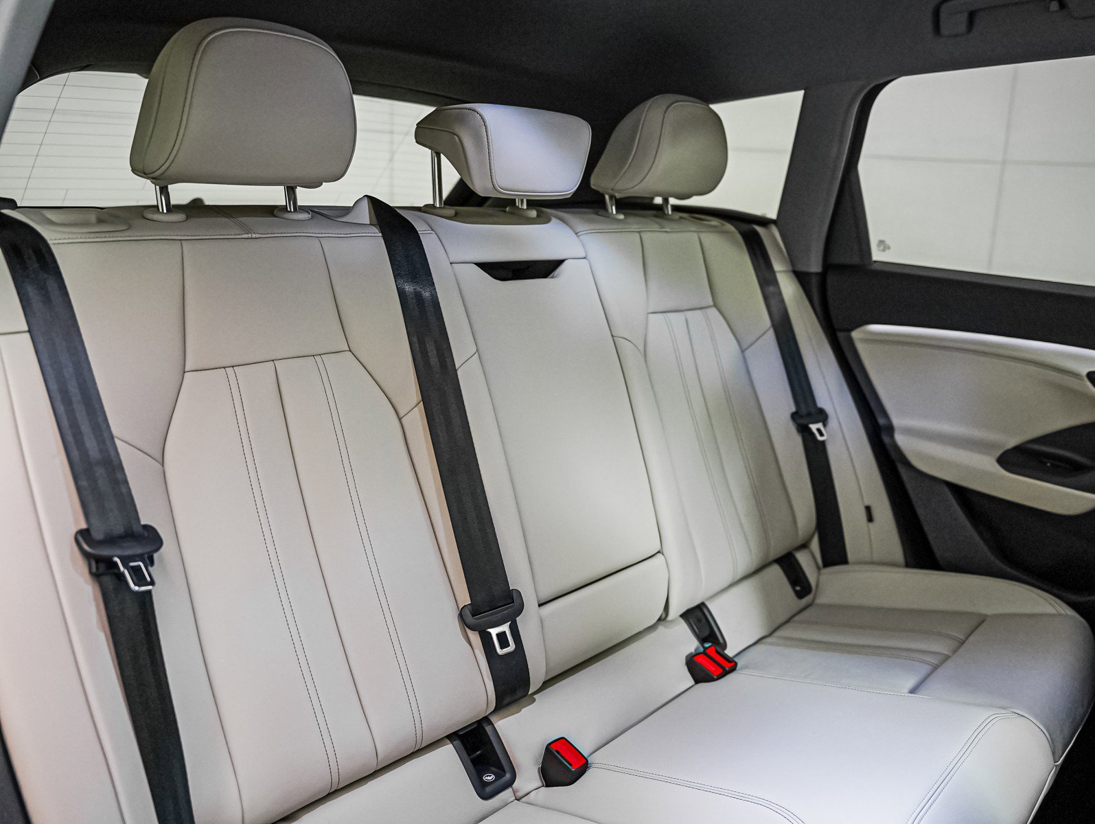 Certified 2025 Audi Q6 e-tron Premium w/ Convenience Package image 14