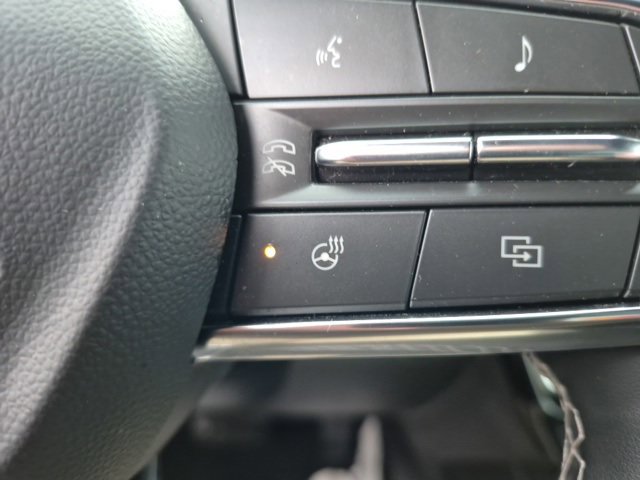 Used 2025 Chevrolet Traverse LT image 14