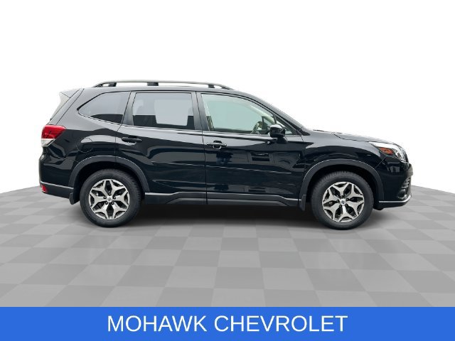 Used 2023 Subaru Forester Premium AWD/4WD image 9