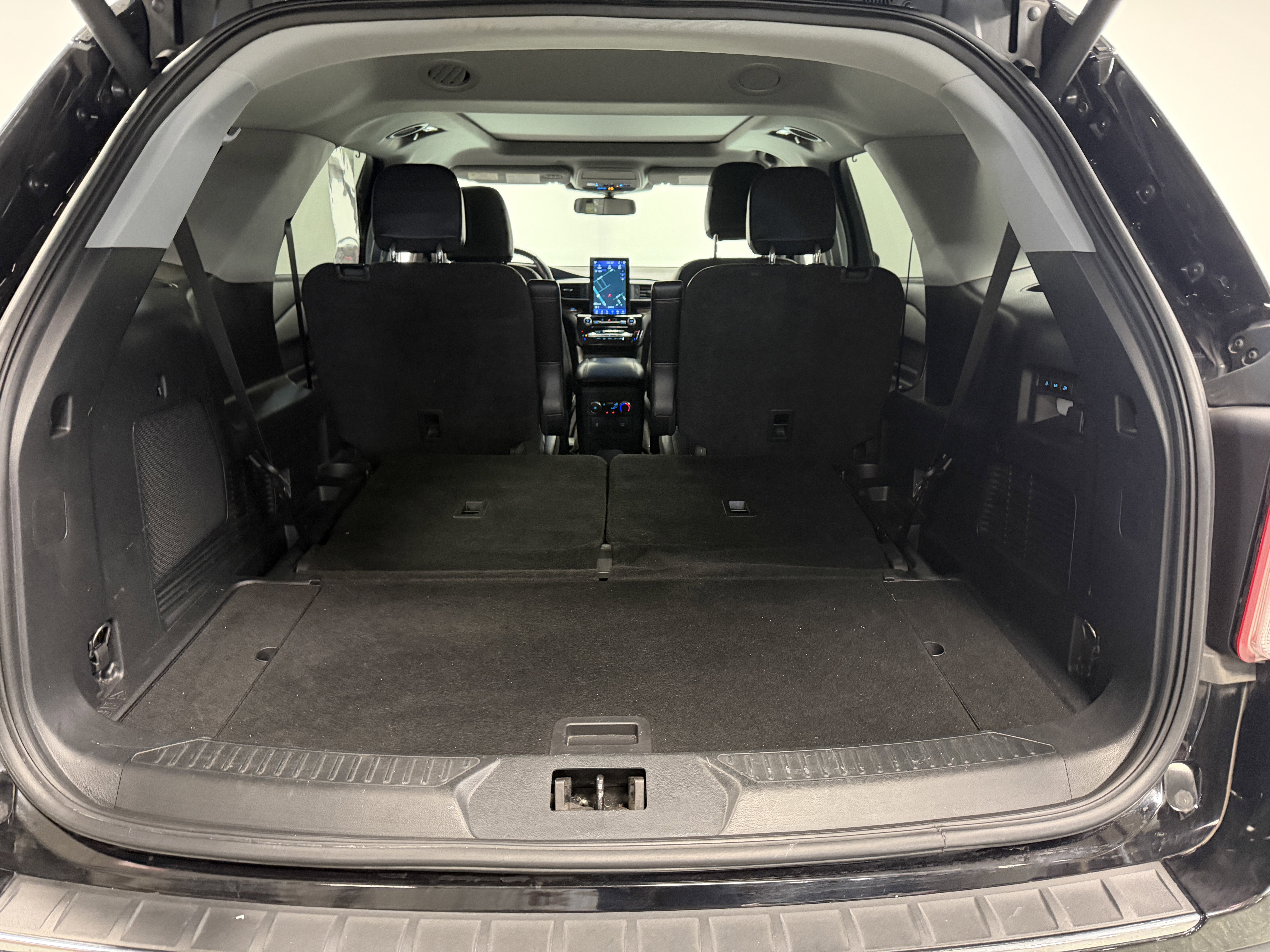 Used 2022 Ford Explorer Limited w/ Limited Technology Package image 28