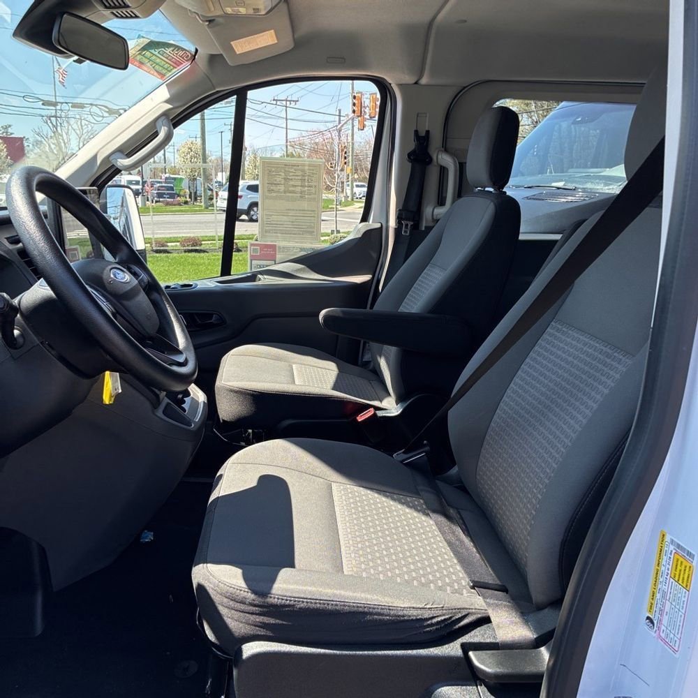 Used 2022 Ford Transit 350 XLT RWD image 4