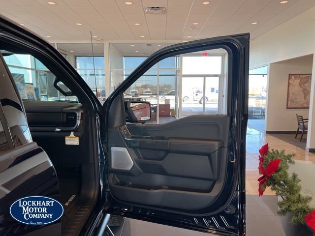 New 2025 Ford F150 Lariat w/ Equipment Group 502A High image 38