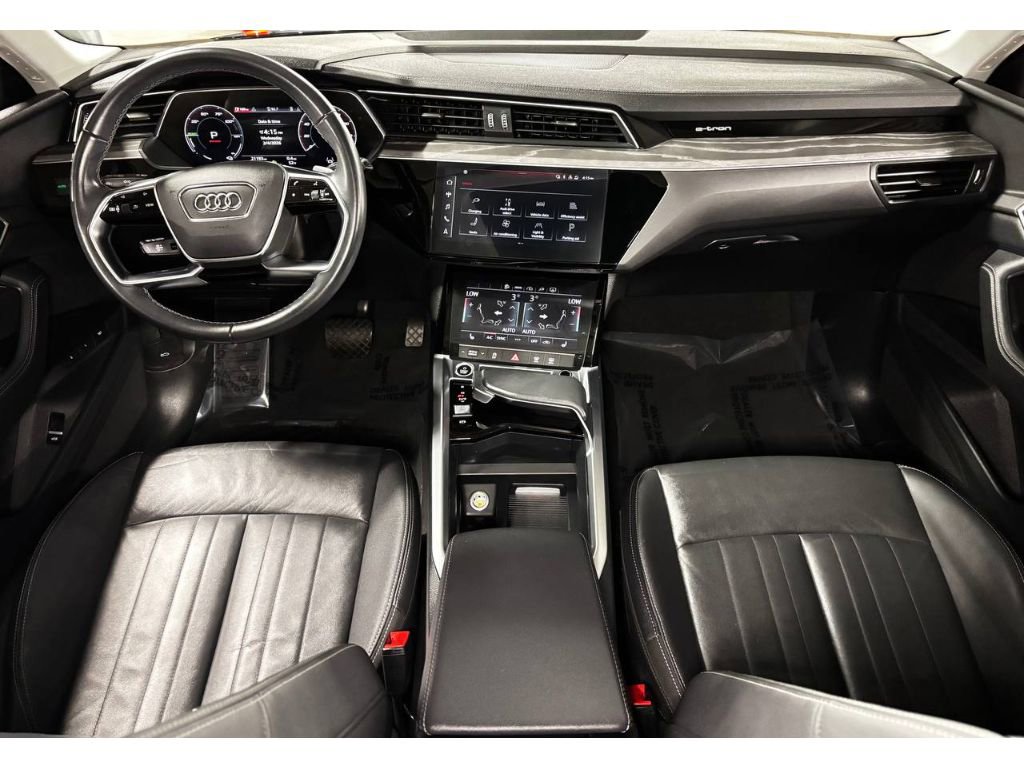 Used 2024 Audi Q8 e-tron Premium image 24