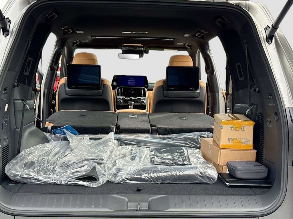 New 2026 Lexus LX 600 4WD w/ Luxury Package image 7