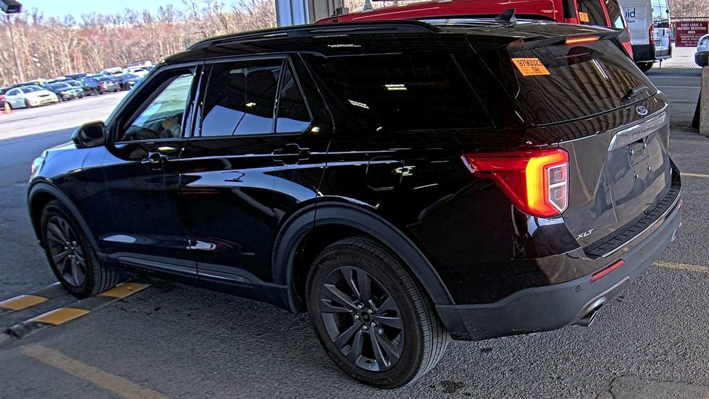 Certified 2022 Ford Explorer XLT w/ Equipment Group 202A AWD/4WD image 3