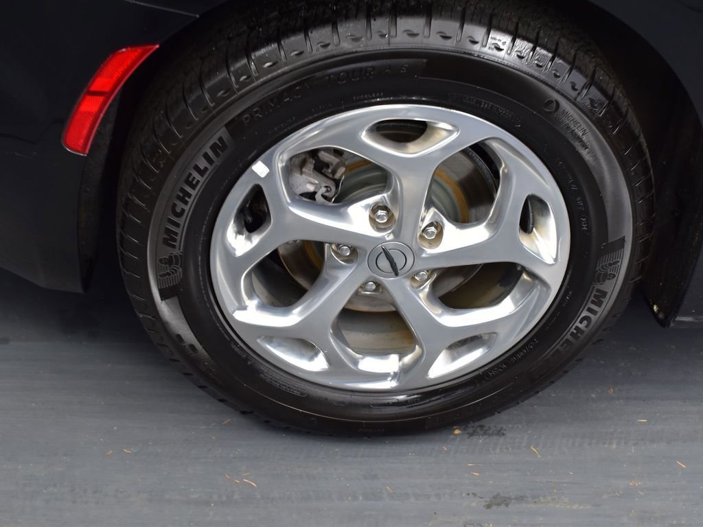 Used 2022 Chrysler Pacifica Limited image 8