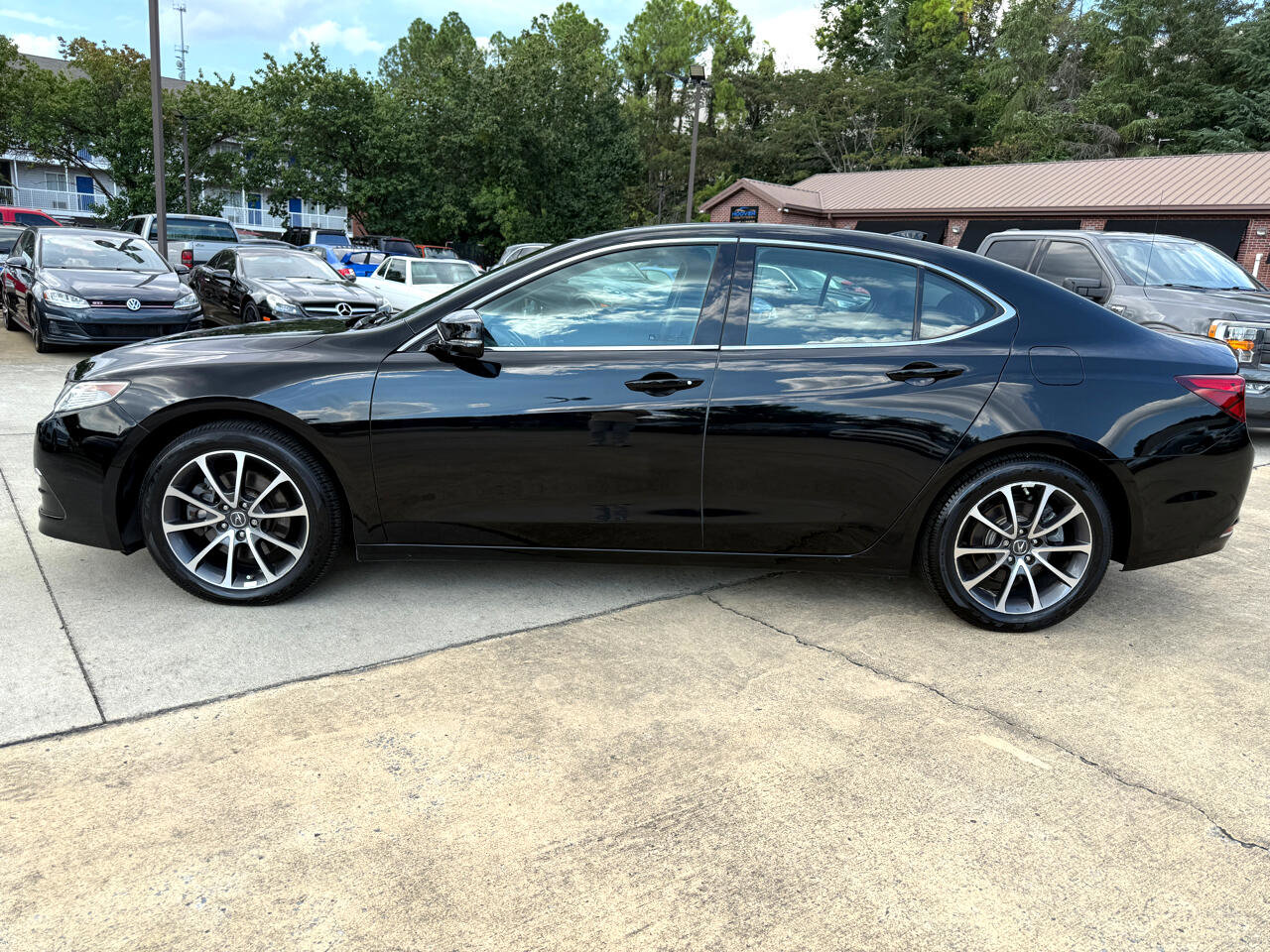 Used 2017 Acura TLX V6 w/ Technology Package image 2